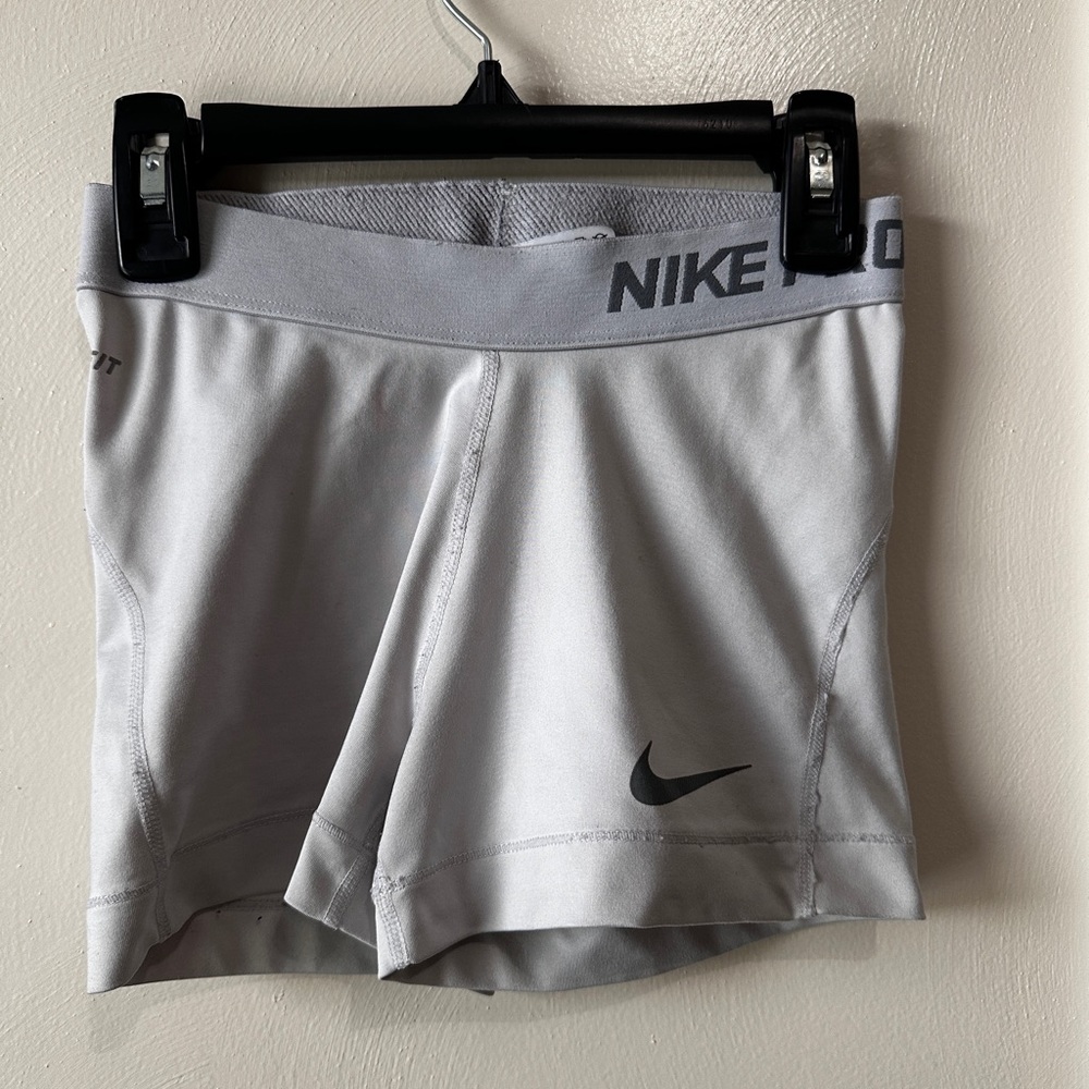 Nike Pro Women's XS White Athletic Training Shorts